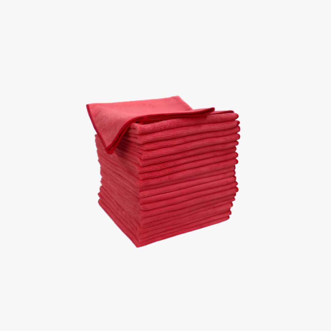 Paño rojo microfribra - Costa Rica Food Services l Food Services Stack of folded red cloth napkins forming a neat cube, with one napkin draped over the top edge